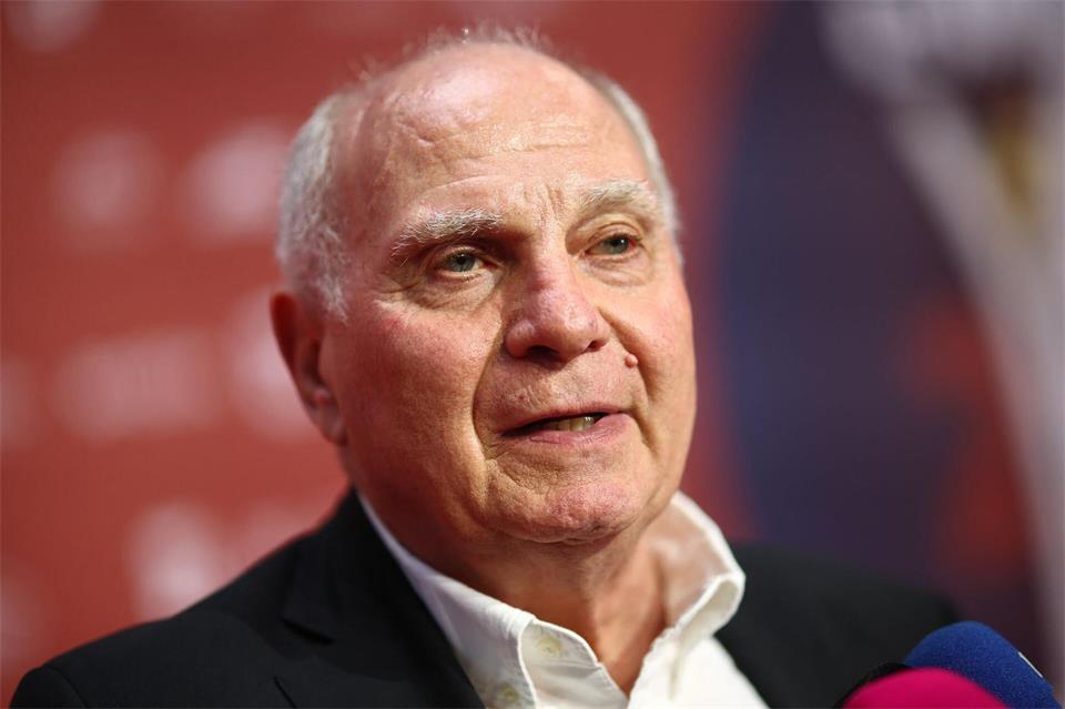 Als „Legende“ geehrt: Bayern-Ehrenpräsident Uli Hoeneß.Christian Charisius/dpa