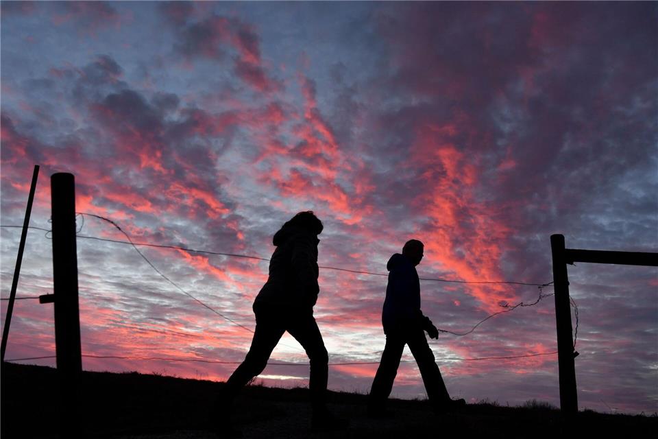 Als Paar am Berg unterwegs - bringt das Probleme? (Symbolbild) picture alliance / Felix Kästle/dpa