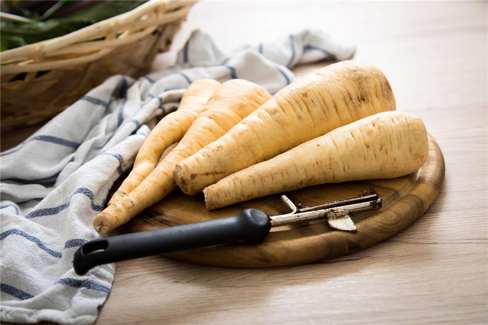 Als Süppchen, Gratin oder Püree: Die Pastinake punktet mit einem leicht nussigen, würzigen Geschmack.picture alliance/dpa/dpa-tmn