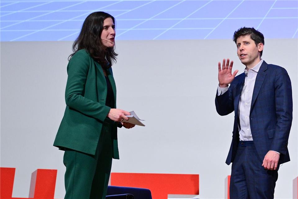 Als Vizepräsidentin für Digitalisierung und Nachhaltigkeit nahm Deniz Anfang des Jahres mit OpenAI-Mitgründer Sam Altman bei einer Veranstaltung an der TU teil.Sebastian Christoph Gollnow/dpa