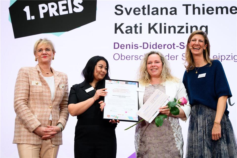 Als „Vorbildliche Schulleitung“ überzeugten Jenny Krzyzaniak, Svetlana Thieme und Kati Klinzing von der Denis-Diderot-Schule in Leipzig.Bernd von Jutrczenka/dpa