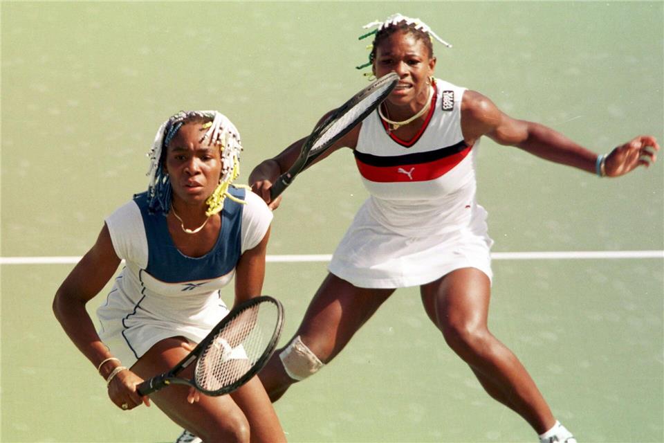 Als alles begann: Venus Williams und Serena Williams im Doppel. (Archivbild)picture alliance / dpa