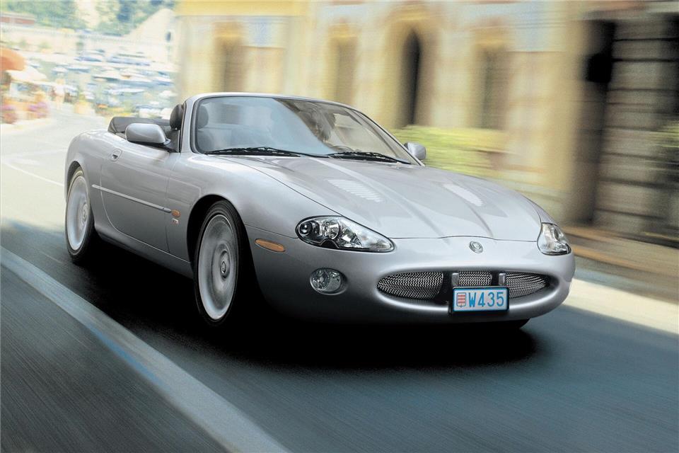 Als besonders elegantes, britisches Coupé und Cabrio verkaufte Jaguar ab 1996 den XK8. Jaguar/dpa-tmn