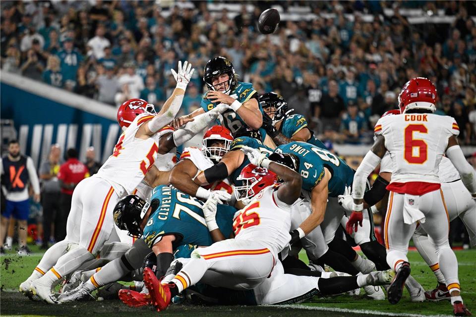 Als die Chiefs die Jaguars Zentimeter vor der Endzone stoppten sah noch alles nach einem Sieg für die Gäste aus.Phelan M. Ebenhack/AP/dpa