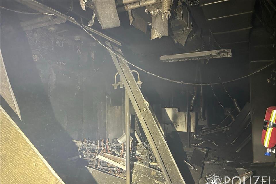 Als die Feuerwehr eintraf, waren die Flammen bereits von selbst erloschen.--/Polizeipräsidium Westpfalz/dpa