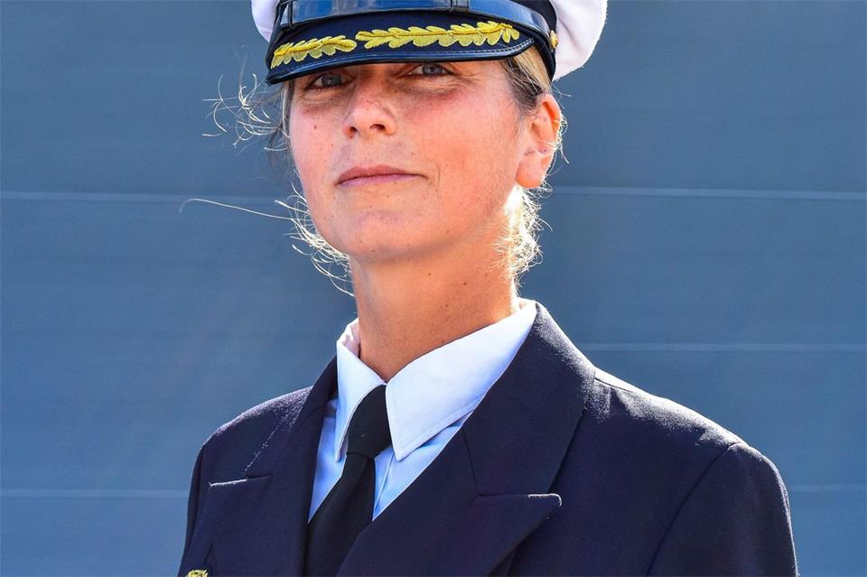 Als erste Frau übernimmt Ute Niklas das Kommando einer deutschen Fregatte. Krogmann/Marine/dpa