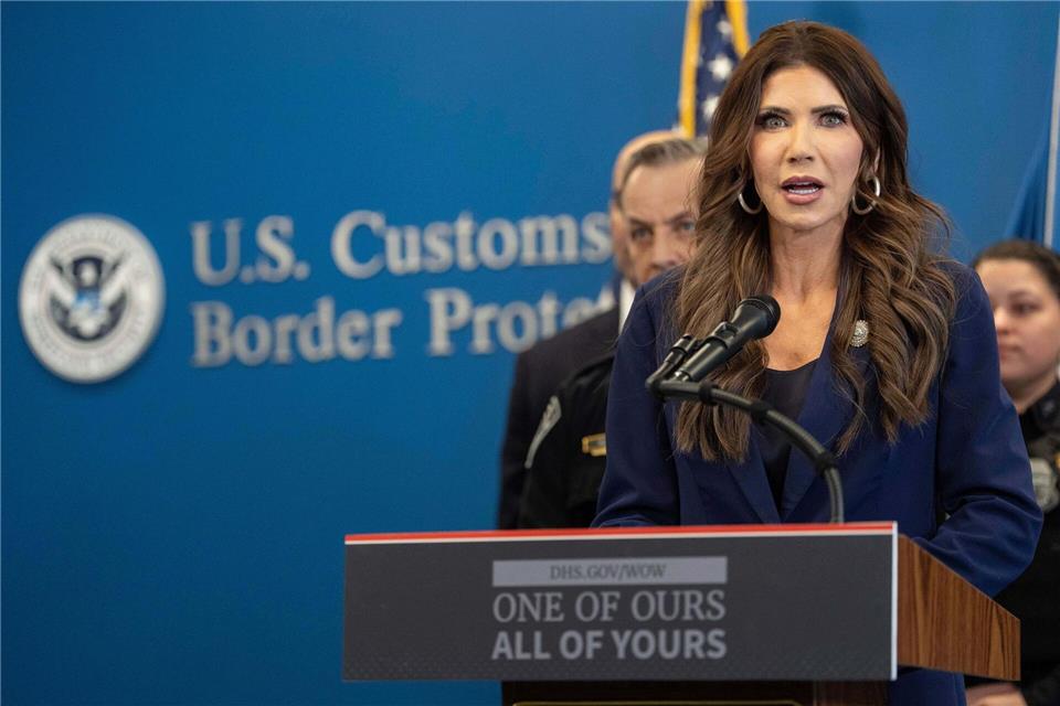 Als erste Ministerin der aktuellen Trump-Regierung muss US-Heimatschutzministerin Kristi Noem gehen. (Archivfoto)Yuki Iwamura/AP/dpa