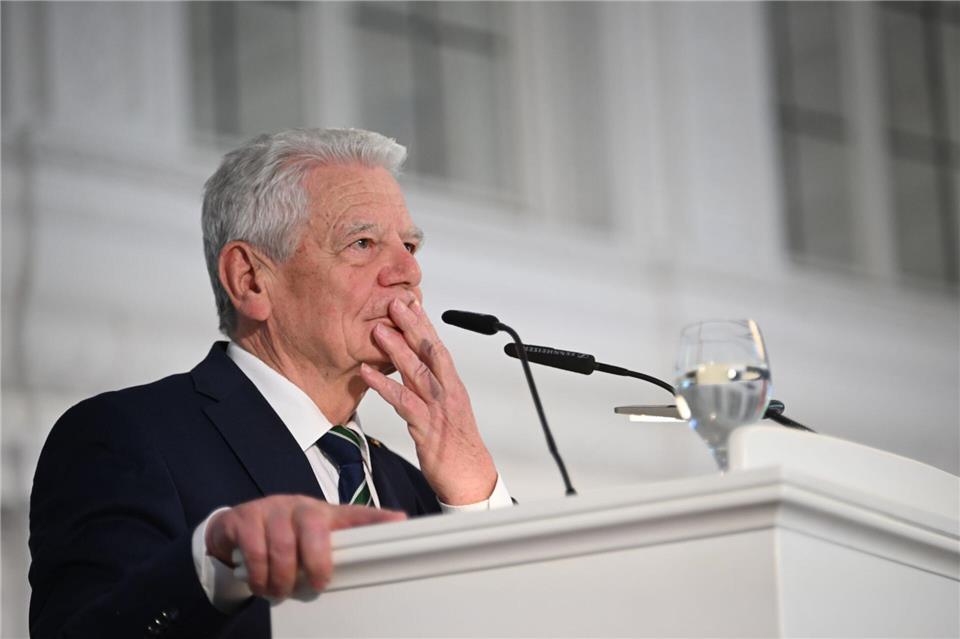 Alt-Bundespräsident Joachim Gauck würdigte Kretschmann als kulturprägend im Südwesten.Marijan Murat/dpa