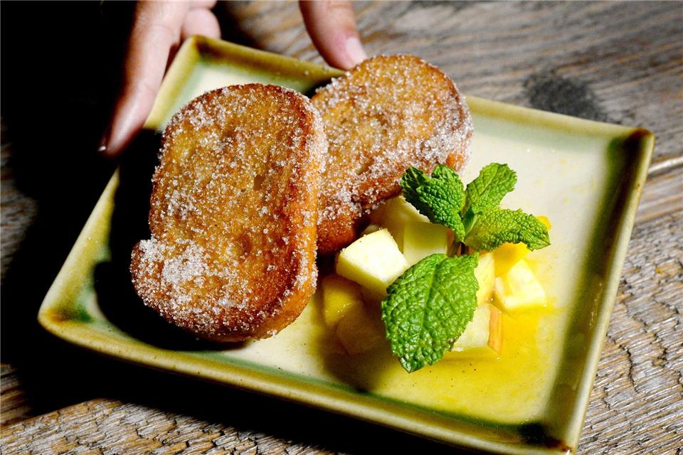 Altbackenes Brot lässt sich wunderbar verarbeiten, zum Beispiel zu Armen Rittern.Jens Kalaene/dpa-Zentralbild/dpa-tmn