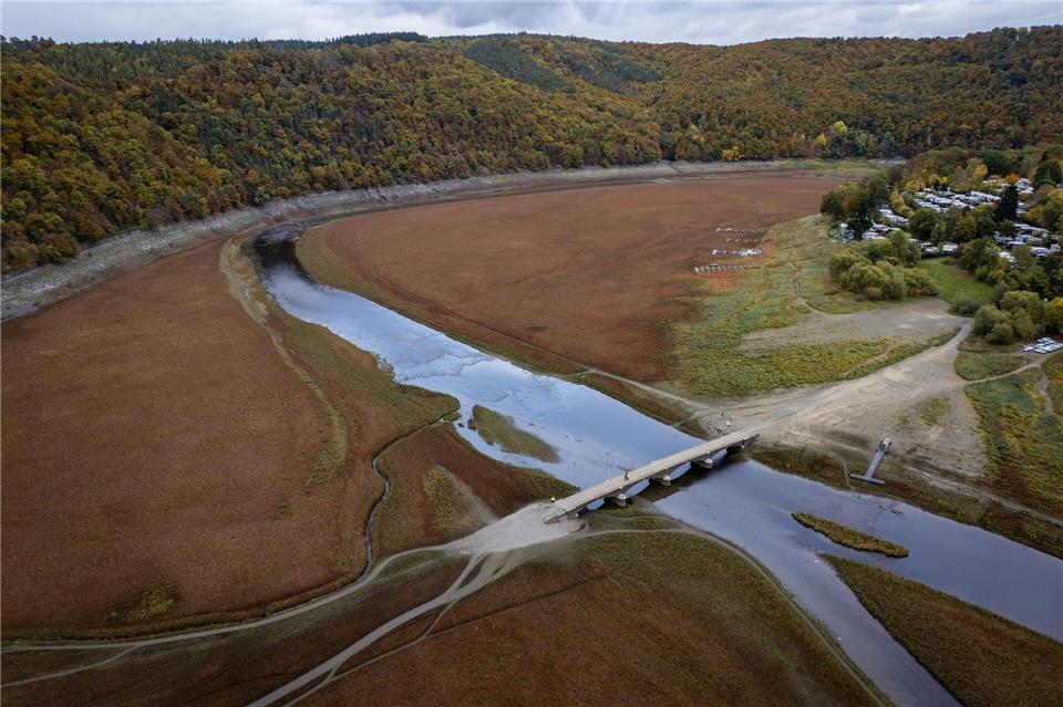 Alte Bauwerke liegen sonst unter Wasser.Swen Pförtner/dpa