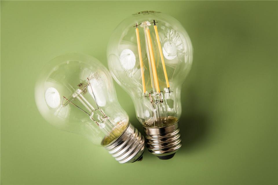 Alte Glühbirnen kosten viel Strom: Moderne LED-Lampen sparen bis zu 90 Prozent Energie.Christin Klose/dpa-tmn