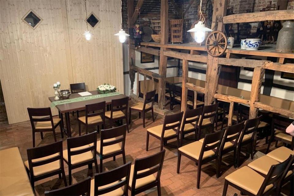 Alternativ werden Trauungen aktuell auch in der Remise von Haus Uphave angeboten.