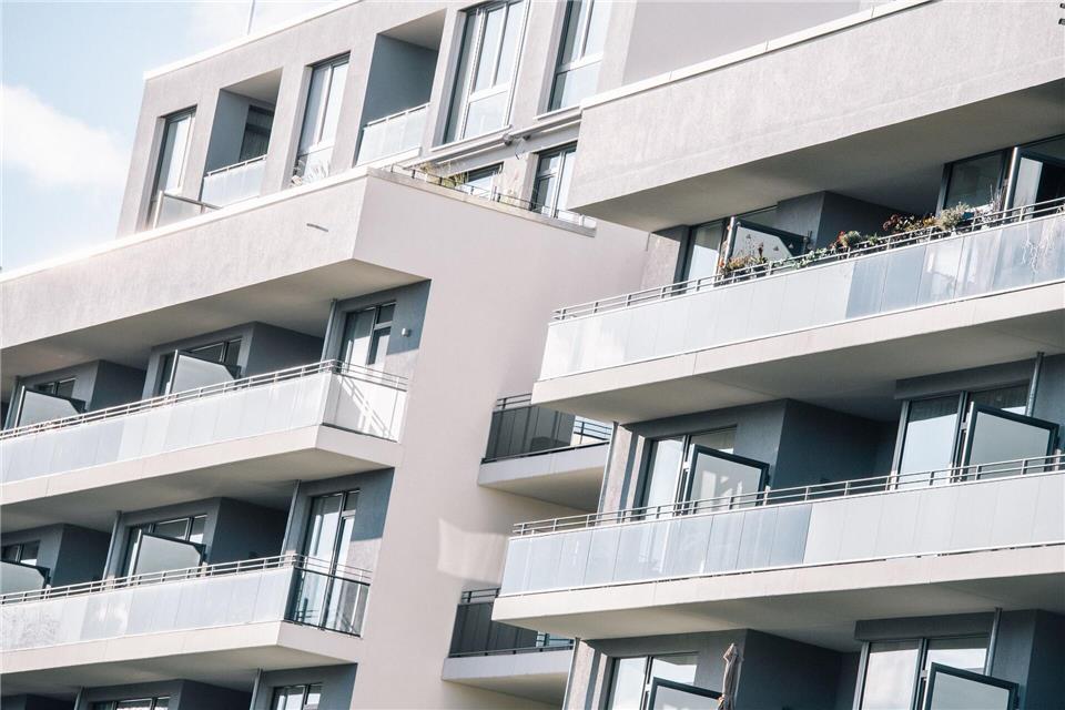 Alters-WG, generationenübergreifendes Projekt oder Zuhause für junge Familien: Wer zusammen in der Gruppe baut, sollte sich frühzeitig auf das gemeinsame Ziel einigen. picture alliance / dpa-tmn