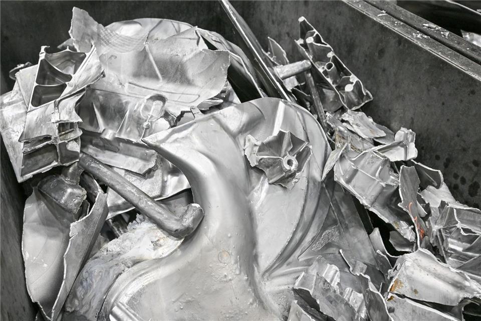 Aluminium aus Autoteilen soll künftig öfter wiederverwendet werden. (Symbolbild)Patrick Pleul/dpa