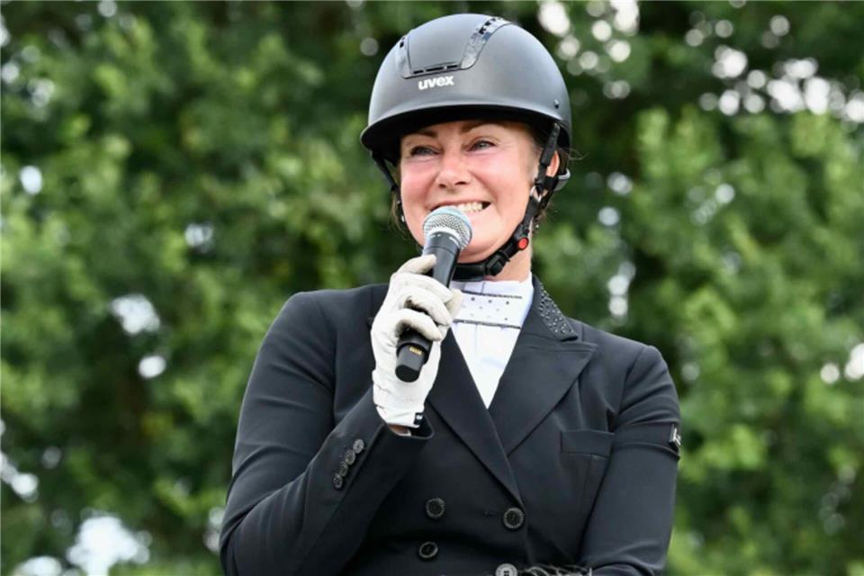 Alvados scheint sich zu verneigen: Große Ehre für Heike Klapsing.