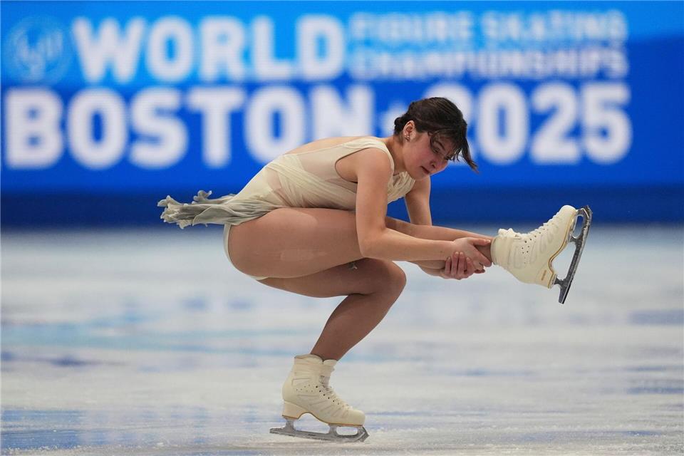 US-Amerikanerin liegt bei Eiskunstlauf-WM in Führung Alysa Liu aus den USA liegt nach dem Kurzprogramm bei der Eiskunstlauf-WM in Führung.Charles Krupa/AP/dpa