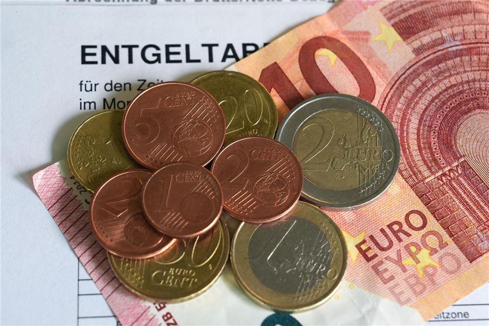 Am 1. Januar steigt der gesetzliche Mindestlohn von 12,82 auf 13,90 Euro. (Symbolbild)Marcus Brandt/dpa