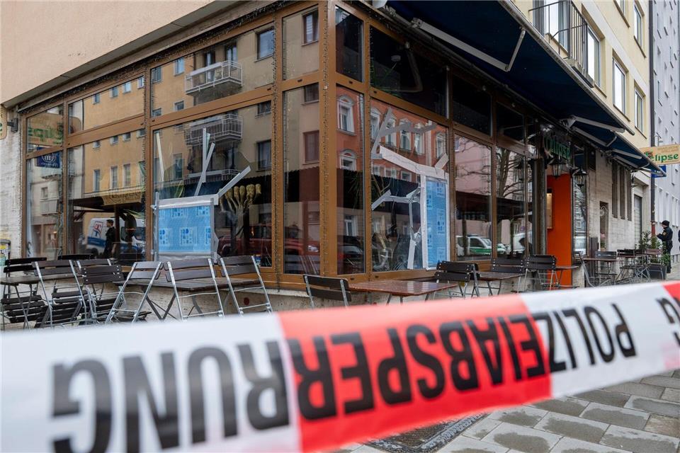 Am 10. April wurde auf das israelische Restaurant „Eclipse“ in München ein Anschlag verübt - wer dahintersteckt, ist noch immer unklar. (Archivbild)Peter Kneffel/dpa