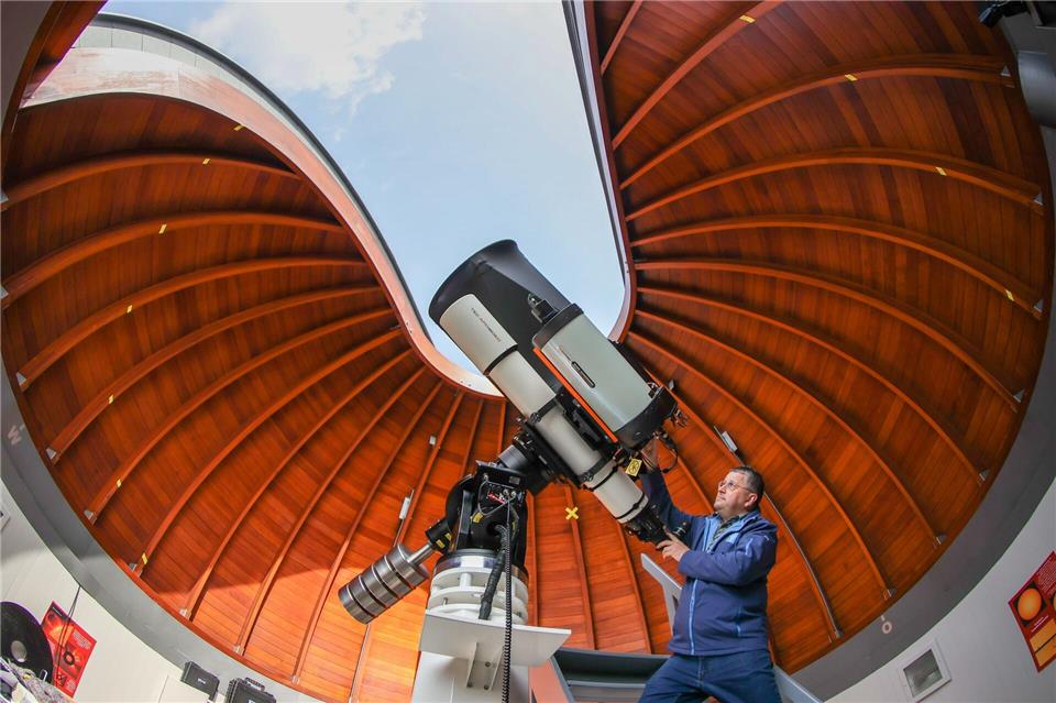 Am 12. August werden nicht nur viele Astro-Fans ihren Blick in den Abendhimmel richten. Bei gutem Wetter ist dann auch in Sachsen eine partielle Sonnenfinsternis zu erleben. (Archivbild)Jan Woitas/dpa-Zentralbild/dpa