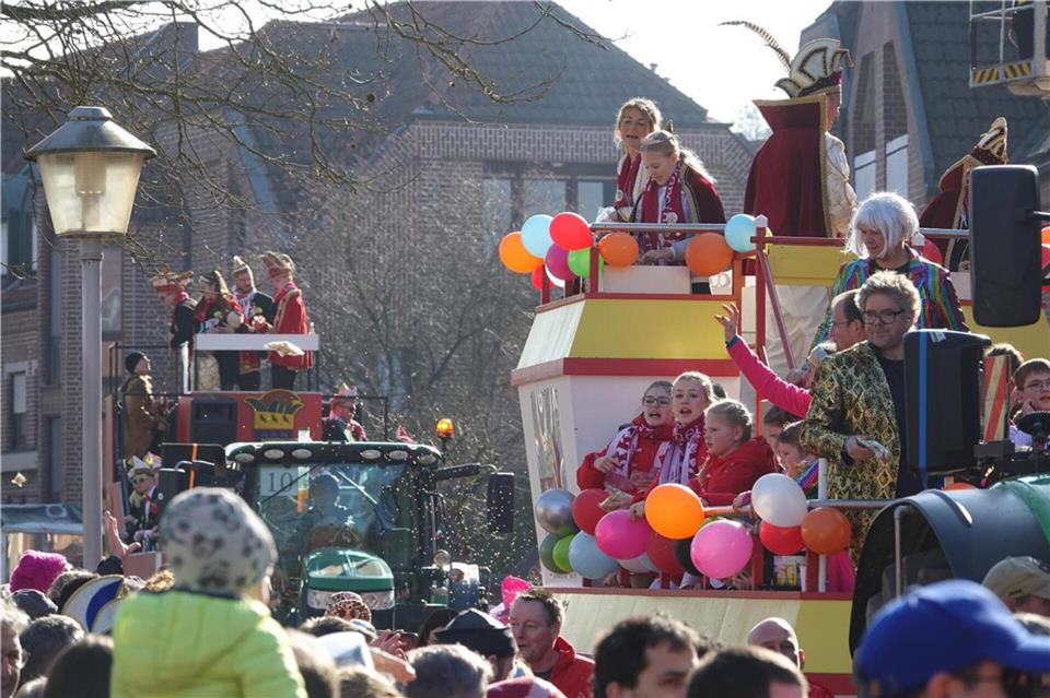 Am 16. Februar zieht der Velener Rosenmontagszug auf bewährter Route durch den Ortskern.
