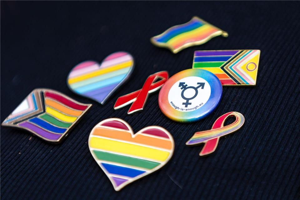 Am 17. Mai ist der Tag gegen Homo-, Bi-, Inter- und Transfeindlichkeit. (Symbolbild)Frank Hammerschmidt/dpa