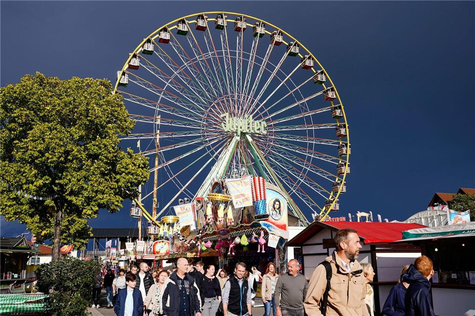 Dürkheimer Wurstmarkt startet - auch Ministerpräsident dabei Am 22. September um 21.00 Uhr läutet ein Feuerwerk den Abschluss des Rummels ein. (Archivfoto)Uwe Anspach/dpa