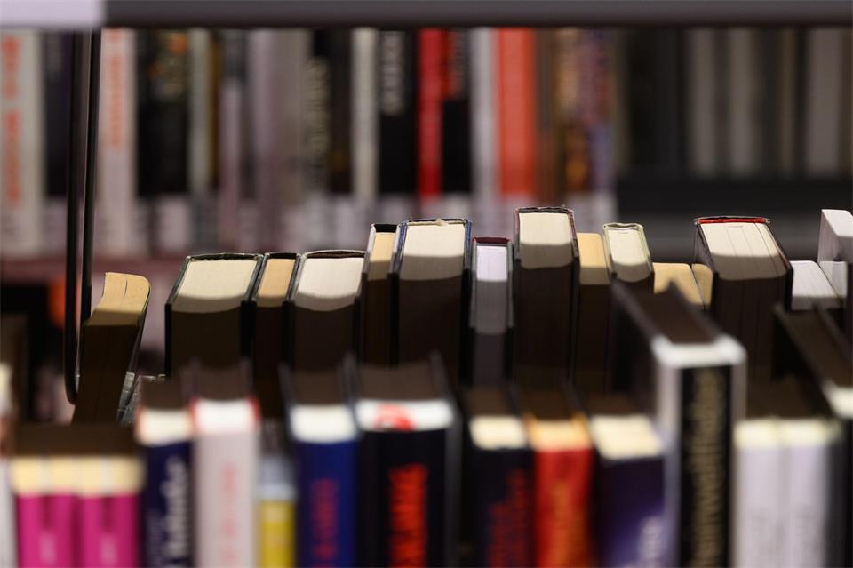 Am 24. Oktober ist der deutschlandweite „Tag der Bibliotheken“. (Symbolbild)Robert Michael/dpa