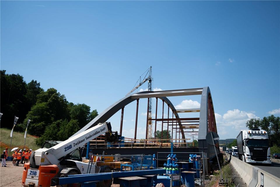 Am 25. Juni 2026 hat der Verschub des Bauwerks begonnen.Florian Wiegand/dpa