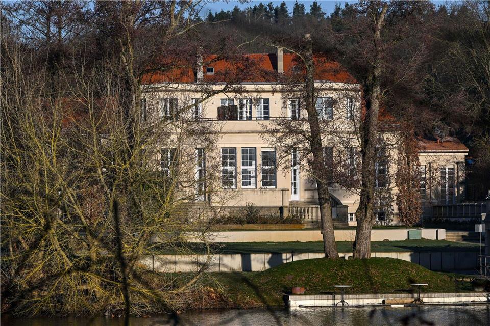 Am 25. November 2023 hatten sich AfD-Politiker sowie einzelne Mitglieder der CDU und der Werteunion in dieser Villa in Potsdam mit dem Taktgeber der rechtsextremen Identitären Bewegung, Martin Sellner, getroffen. (Archivfoto)Jens Kalaene/dpa