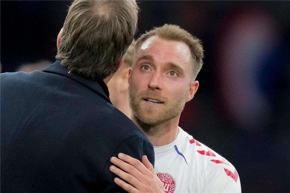Am 26. März 2022 berief Hjulmand (links) Christian Eriksen erstmals wieder in die dänische Nationalmannschaft (Archivbild).Peter Dejong/AP/dpa
