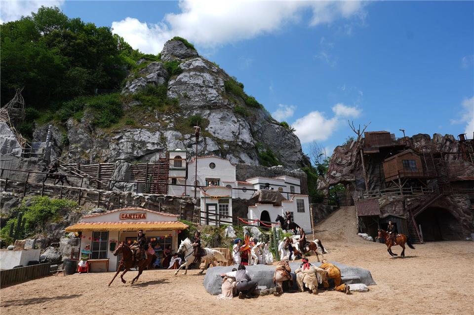 Am 27. Juni feiert das Stück „Im Tal des Todes“ Premiere im Freilichttheater am Kalkberg. (Archivbild)Marcus Brandt/dpa