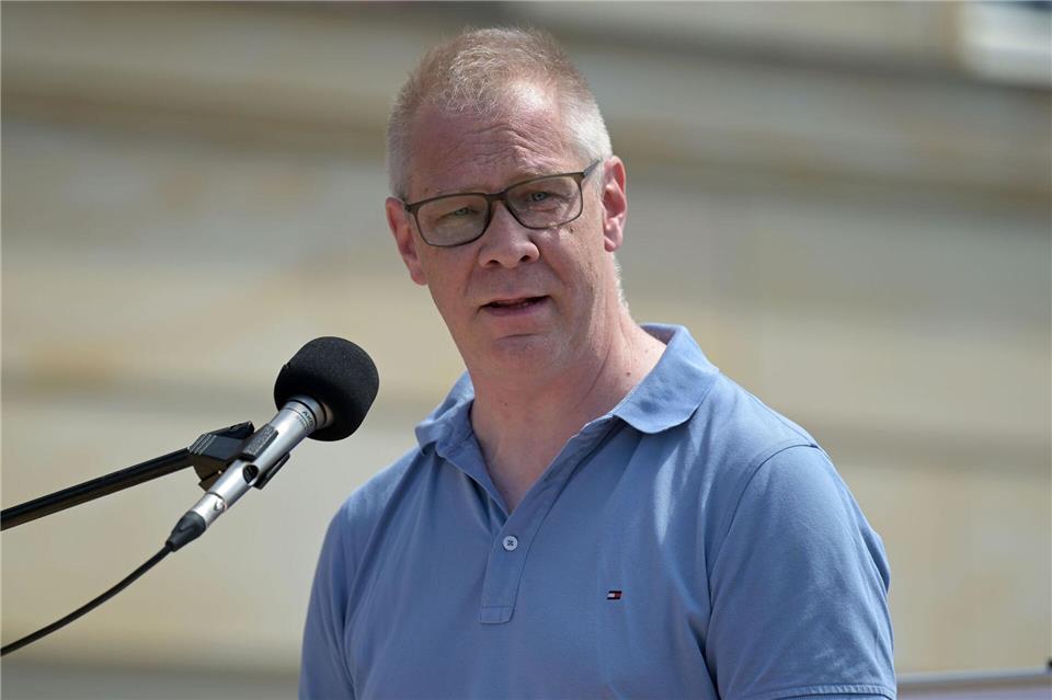 Am 4. Januar verübten ein oder mehrere bislang unbekannte Täter einen Anschlag auf dem Grundstück des Beauftragten zur Bekämpfung des Antisemitismus im Land Brandenburg, Andreas Büttner. (Archivbild) Michael Bahlo/dpa