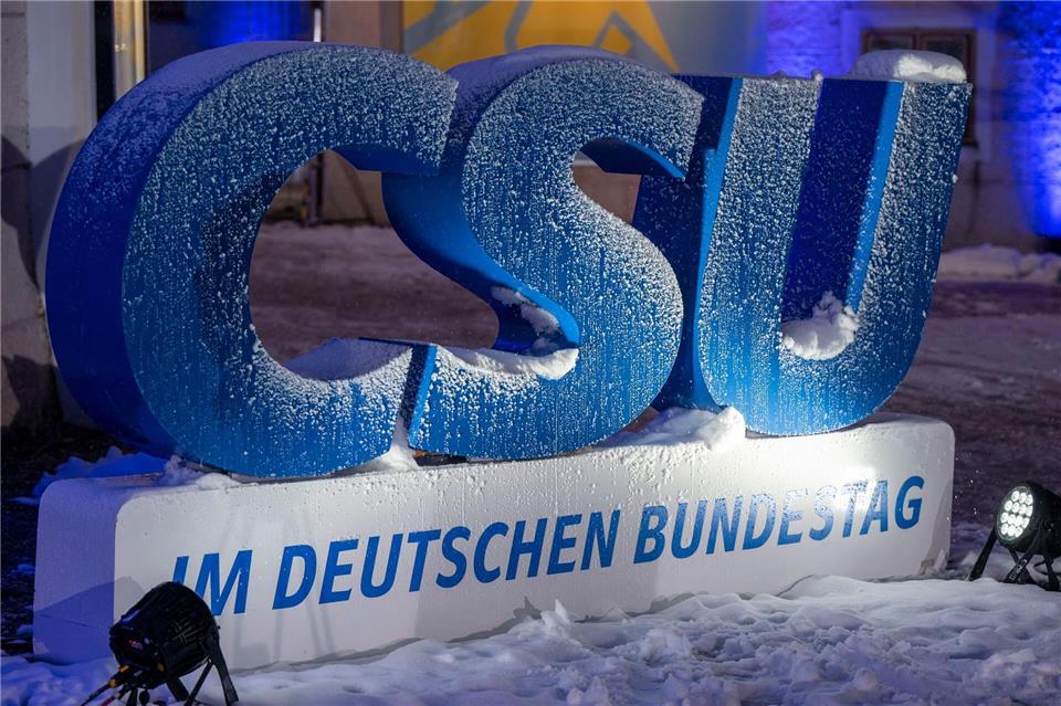 Am 6. Januar geht die Klausur der CSU-Bundestagsabgeordneten in Kloster Seeon los - wie immer werden vorab viele neue politische Forderungen bekannt. Peter Kneffel/dpa