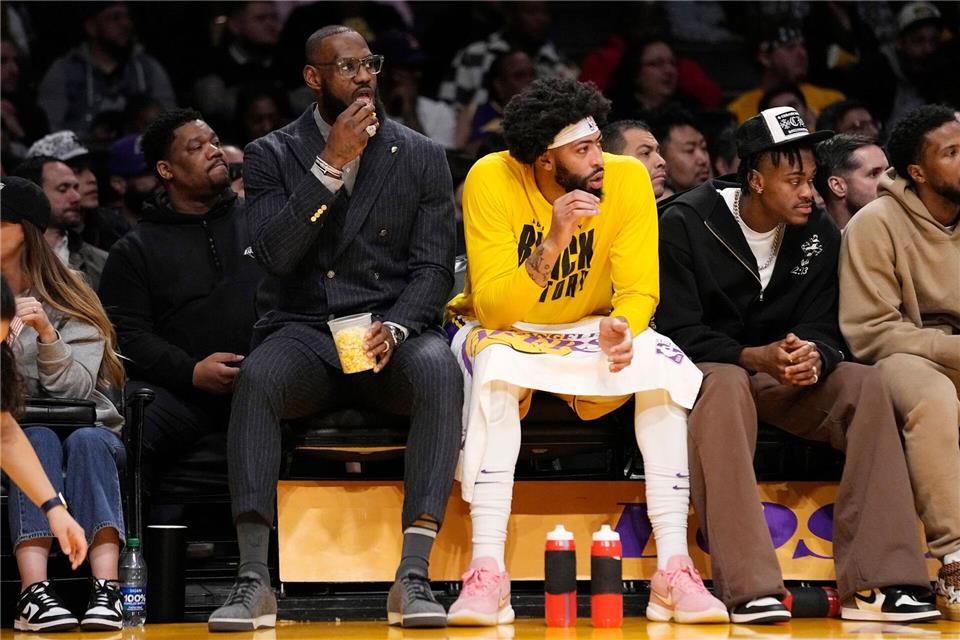 Am 9. Februar 2023 kann Superstar LeBron James nicht für die Lakers auflaufen - just das Spiel steht nun im Fokus bei Ermittlungen wegen Wettmanipulationen und Insiderhandel (Archivfoto).Mark J. Terrill/AP/dpa