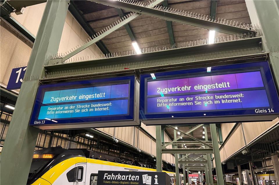 Am Abend ist der Zugverkehr eingestellt.---/dpa