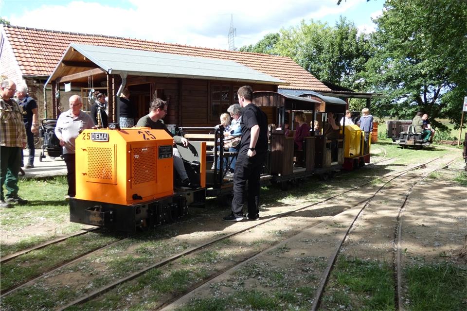 Am „Bahnhof Gahlen“, auf dem Hof Heisterkamp, haben die Feldbahnfreunde ihr Betriebsgelände.