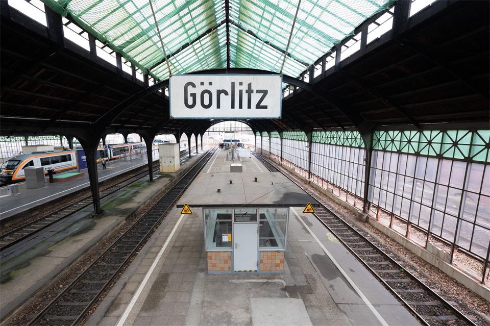 Am Bahnhof Görlitz werden in den kommenden Tagen umfangreiche Bauarbeiten gebündelt. (Symbolbild)Sebastian Kahnert/dpa