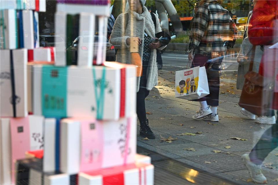 Am Black Friday schlagen viele Kunden zu (Symbolbild).Elisa Schu/dpa