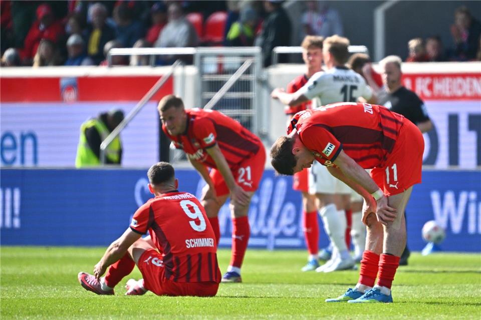 Am Boden: Heidenheim steigt ab.Jan-Philipp Strobel/dpa