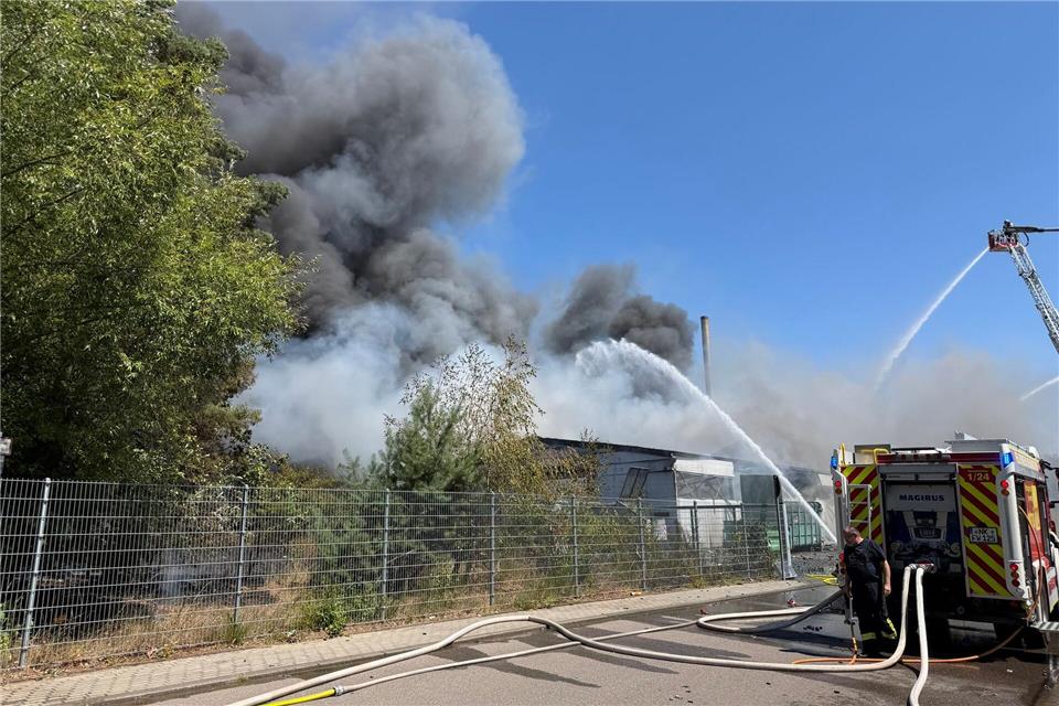 Am Brandort kommt es zu einer starken Rauchentwicklung. Feuerwehr Neunkirchen/dpa