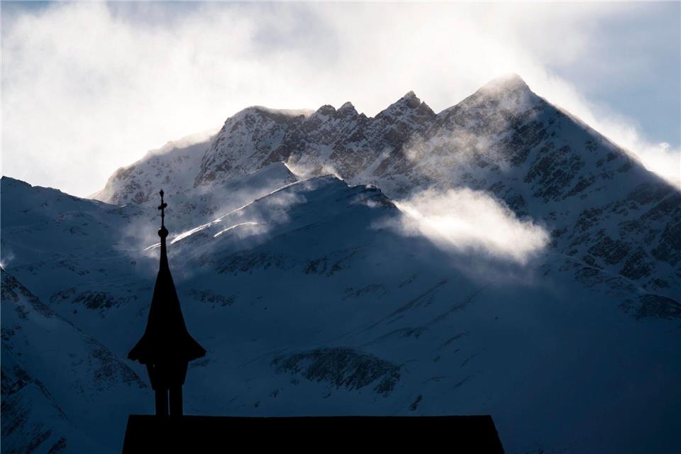 Am Breithorn sind zwei deutsche Bergsteiger in großer Not. (Archivfoto)picture alliance / Jean-Christophe Bott/KEYSTONE/dpa