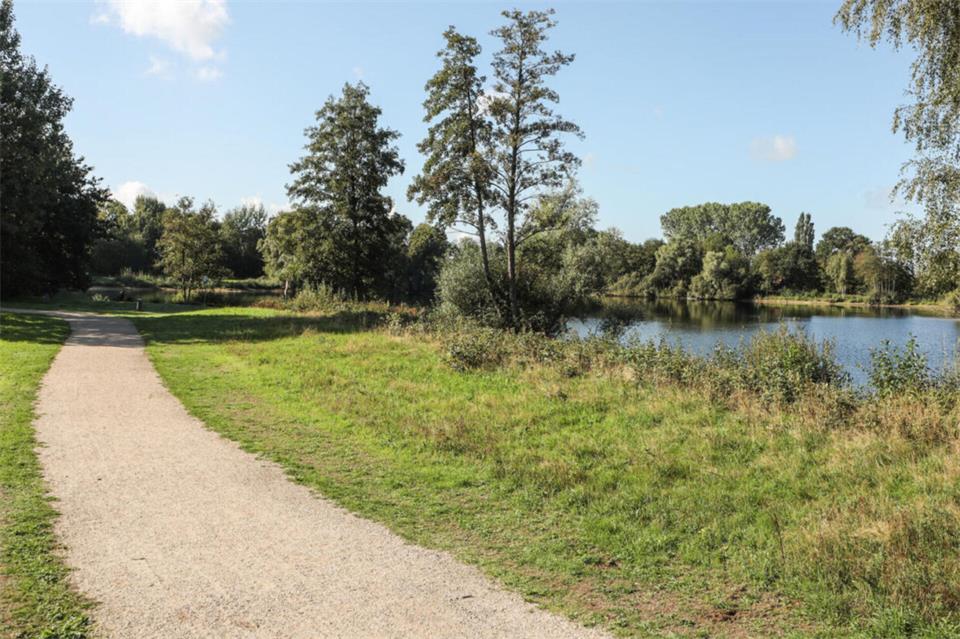 Am Bürgerpark Mosse wurde am 31. Mai 2025 ein damals 60-jähriger Bocholter festgenommen. Er steht in Verdacht, der „Bocholter Grapscher“ zu sein.
