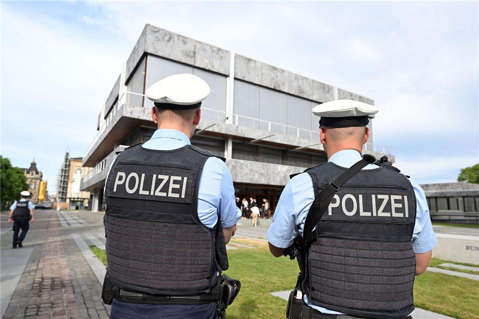 Am Bundesverfassungsgericht geht es um Befugnisse der Polizei.Uli Deck/dpa
