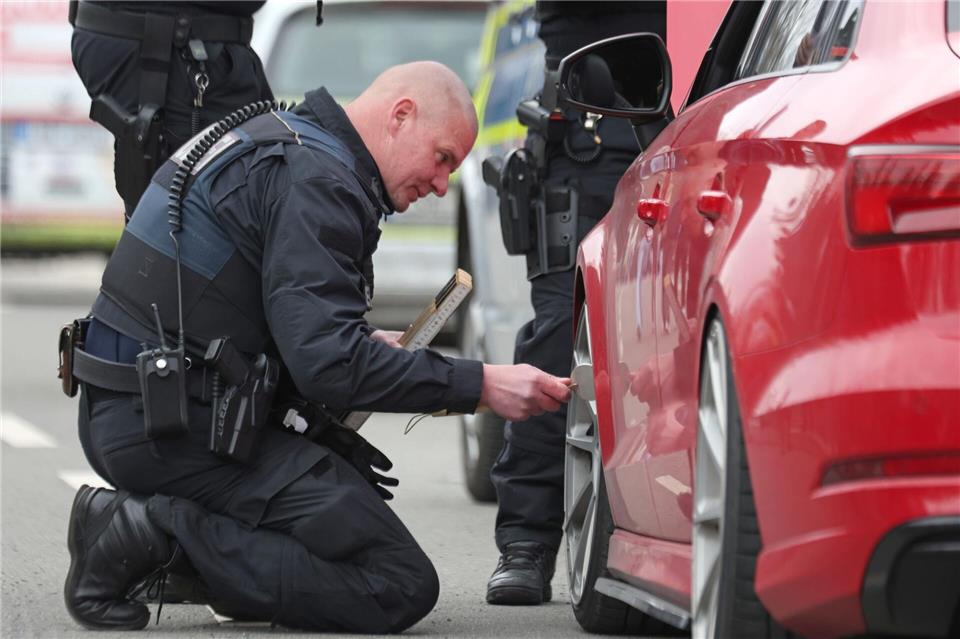 Am Car-Freitag schaute die Polizei in Sachsen-Anhalt genau hin.Matthias Bein/dpa