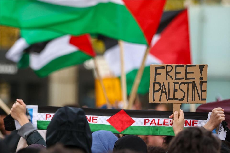 Am Connewitzer Kreuz startet am Samstag eine Demonstration, die anschließend in Richtung Innenstadt bis zum Augustusplatz zieht. (Archivbild)Jan Woitas/dpa
