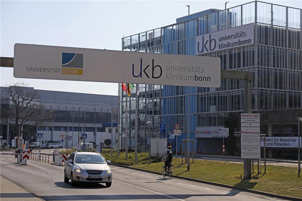 Am Dienstag beginnt ein zweitägiger Warnstreik an mehreren Unikliniken in NRW. Darunter ist die Uniklinik Bonn. (Archivbild)Oliver Berg/dpa
