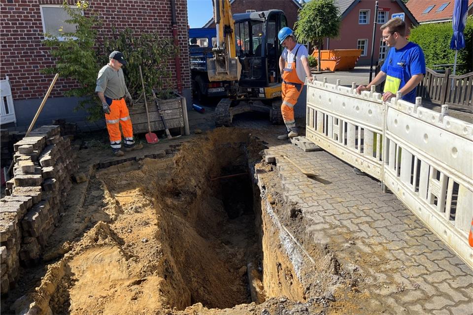 Am Dienstag waren Arbeiter der RWW damit beschäftigt, das Wasserrohr zu reparieren.