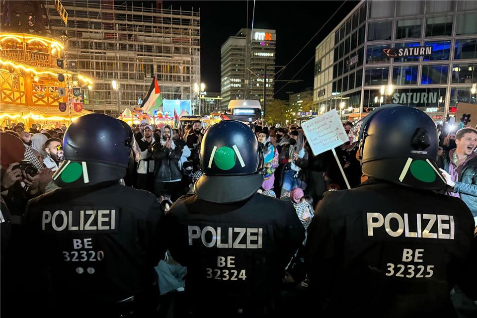 Am Donnerstag eskalierten in Berlin mehrere Proteste gegen das Vorgehen Israels.  Sven Kaeuler/dpa