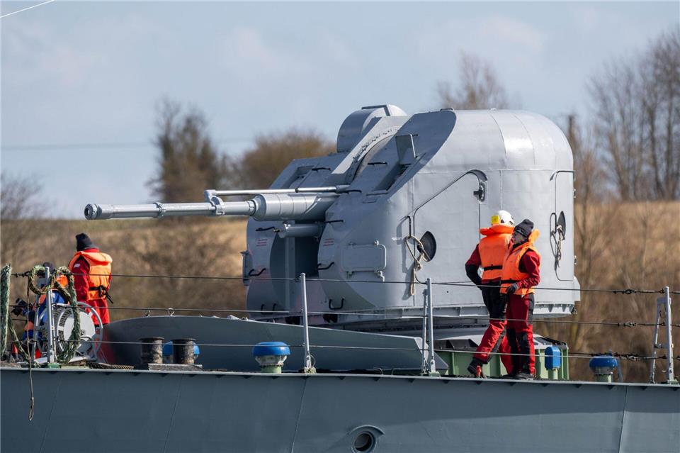 Am Donnerstag ging es nach einem Werftaufenthalt zurück Richtung Liegeplatz in Peenemünde.Stefan Sauer/dpa