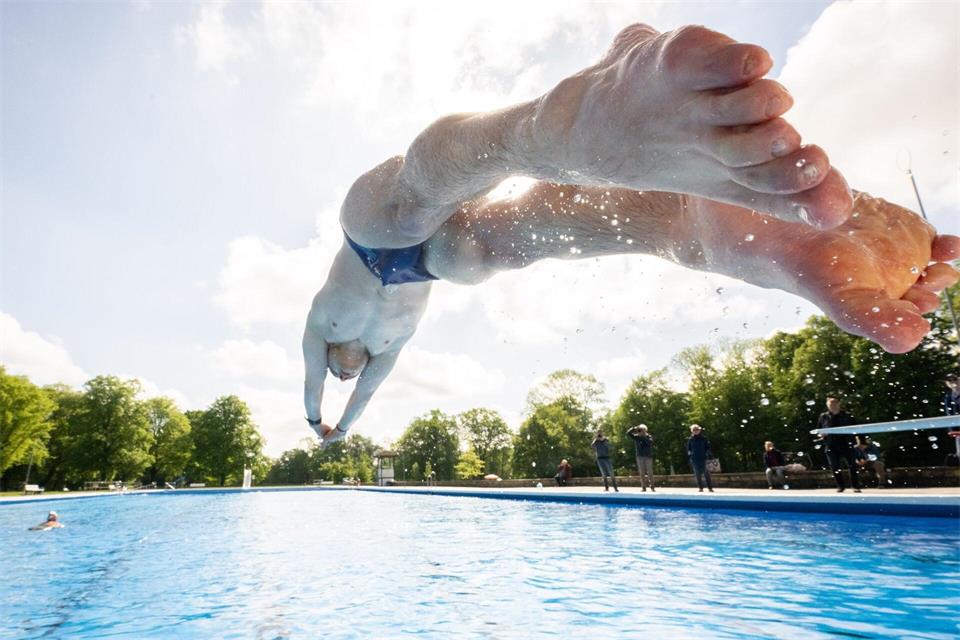 Am Donnerstag steigen die Niedersachsen Temperaturen auf bis zu 31 Grad. Julian Stratenschulte/dpa